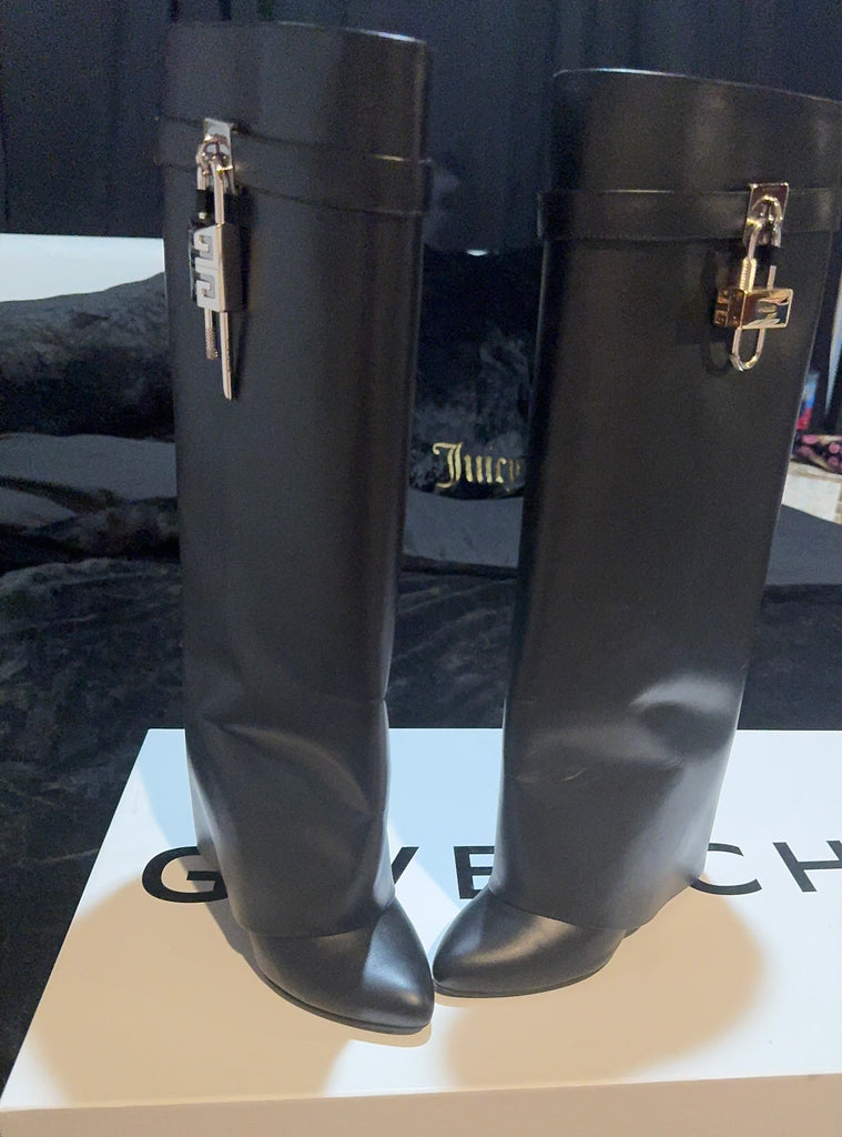 Siangie Twins - Givenchy Shark lock boots in leather